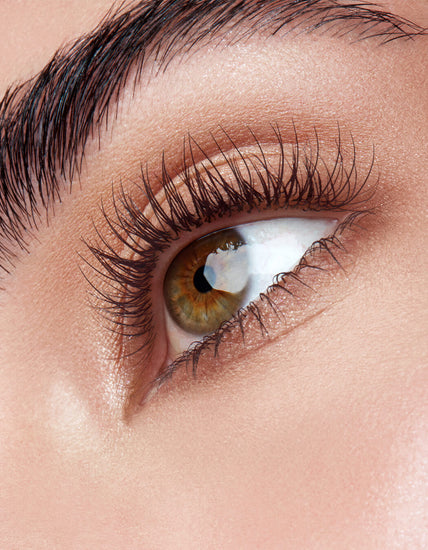 Volumizing Mascara Model Image